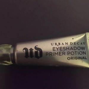 Eyeshadow prime